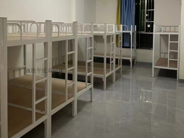 托管班宿舍午托床上下铺布置